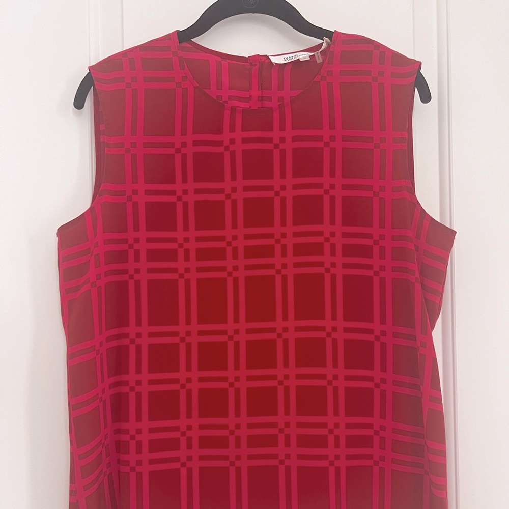 Diane Von Furstenberg sleeveless pink and red geometric 100% silk top